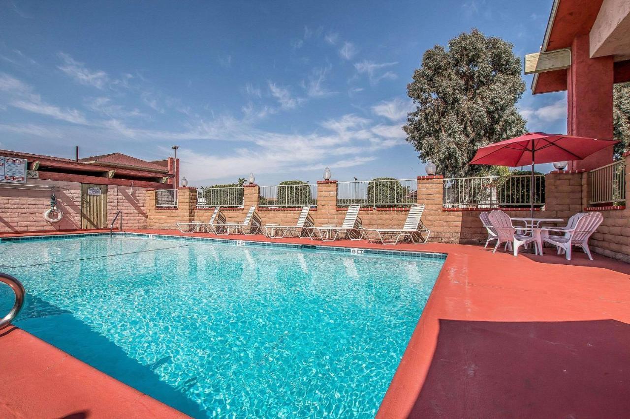 Econo Lodge Anaheim North ภายนอก รูปภาพ