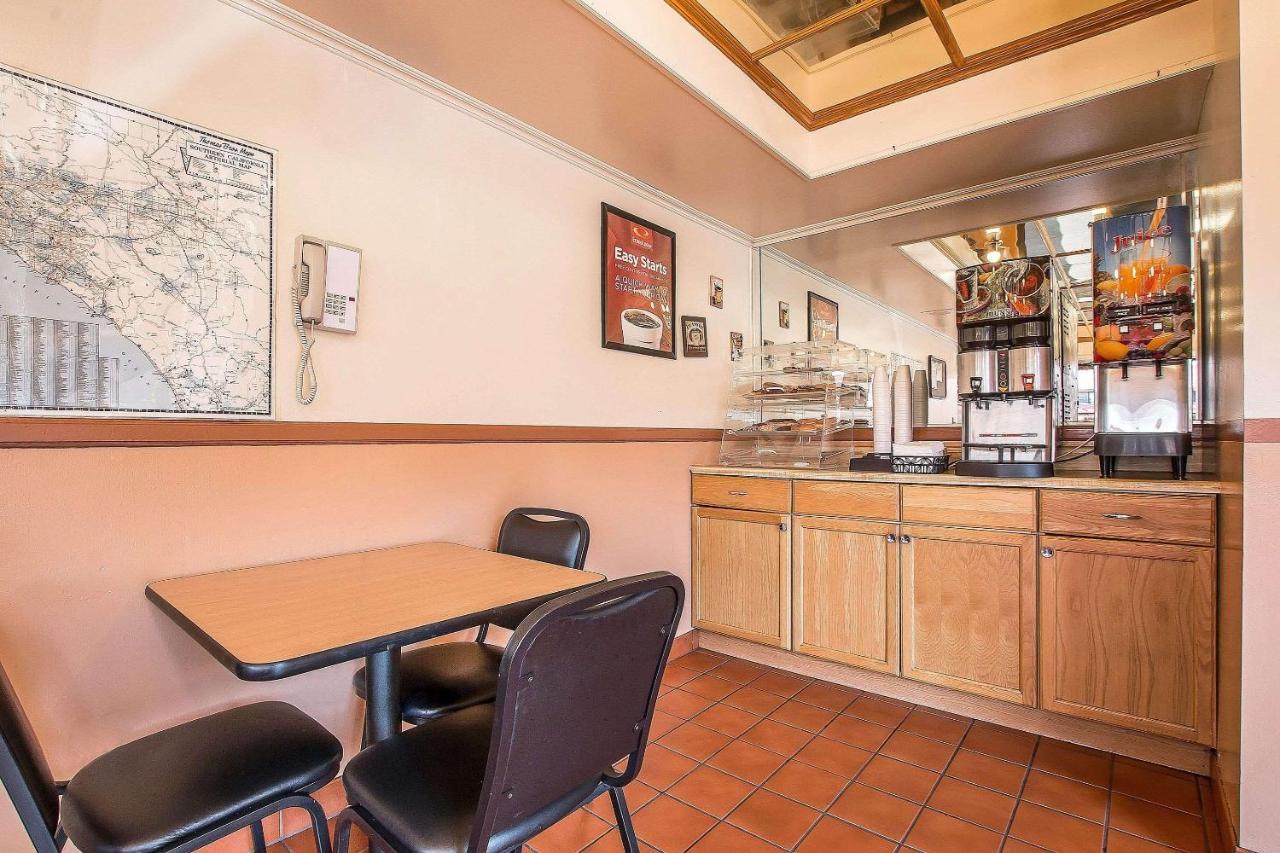 Econo Lodge Anaheim North ภายนอก รูปภาพ